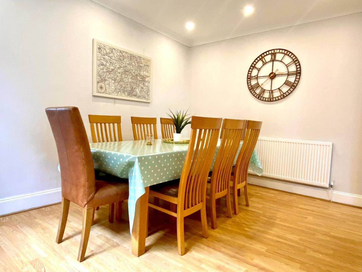 Great 4 Bedroom House - Great Location - Garden - Parking - Fast Wifi - Smart Tv - Newly Decorated - Sleeps Up To 8! Only 10 Mins Drive To Sandbanks Beach! Close To Poole & Bournemouth 外观 照片